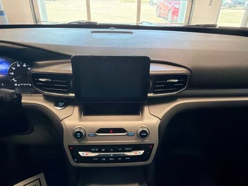 Used 2024 Ford Explorer XLT w/ Equipment Group 202A AWD/4WD image 25