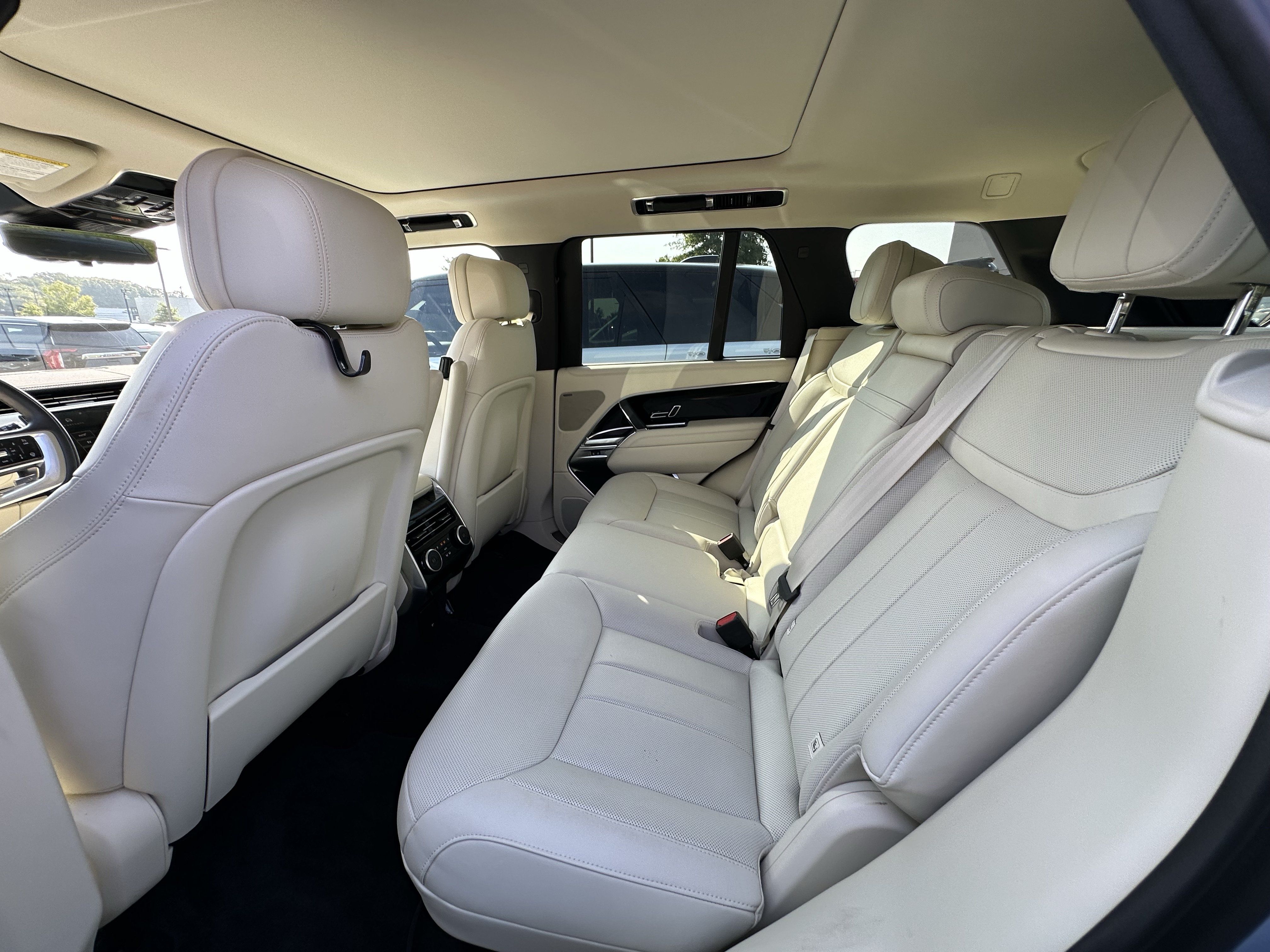 Certified 2025 Land Rover Range Rover SE AWD/4WD image 30