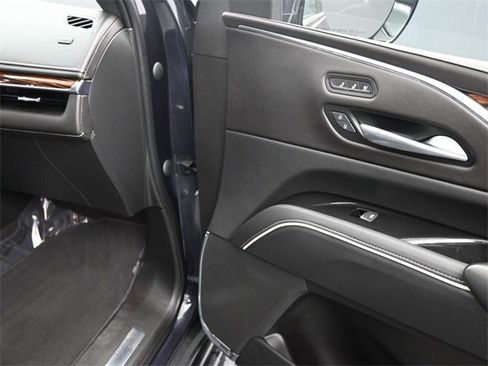 Used 2022 Cadillac Escalade Premium Luxury image 26