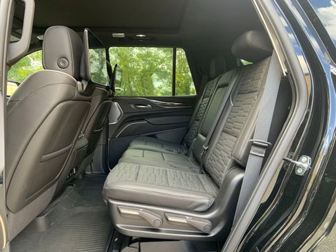 Used 2024 Cadillac Escalade Sport Platinum w/ LPO, ONYX Package image 16