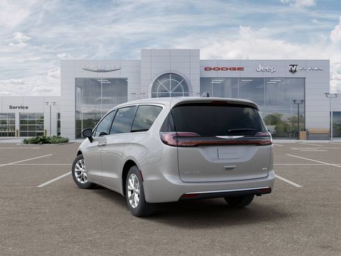 New 2026 Chrysler Pacifica Select AWD/4WD image 3