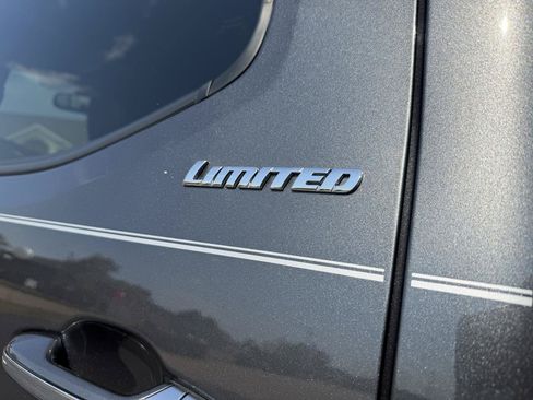 Used 2019 Toyota Tacoma Limited RWD image 8