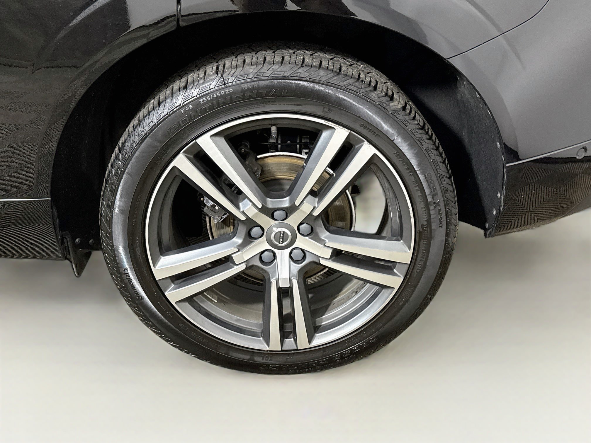 Used 2019 Volvo XC60 T5 Momentum w/ Multimedia Package AWD/4WD image 26