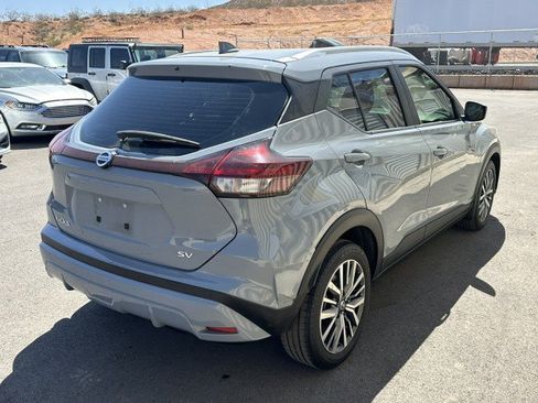 Used 2021 Nissan Kicks SV FWD image 3