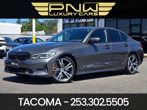 Used 2021 BMW 330e w/ Convenience Package RWD image 1