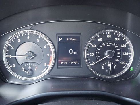 Used 2020 Hyundai Santa Fe SE image 30