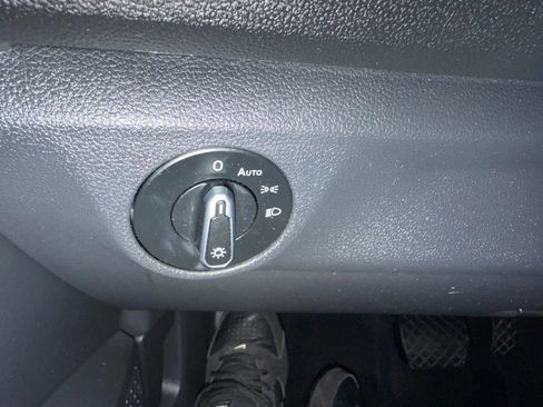 Used 2021 Volkswagen Jetta SE image 17