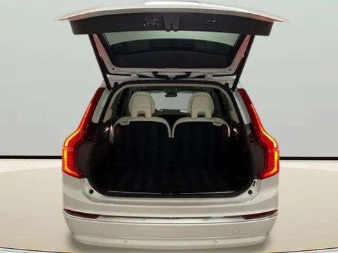 Used 2024 Volvo XC90 B6 Core AWD/4WD image 10