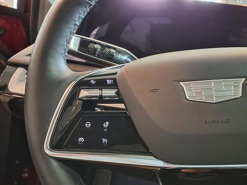 Certified 2025 Cadillac Optiq Luxury 1 image 24