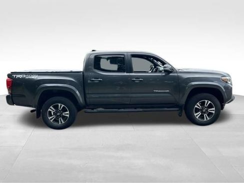 Used 2017 Toyota Tacoma TRD Sport w/ Tow Package (A/T) AWD/4WD image 7