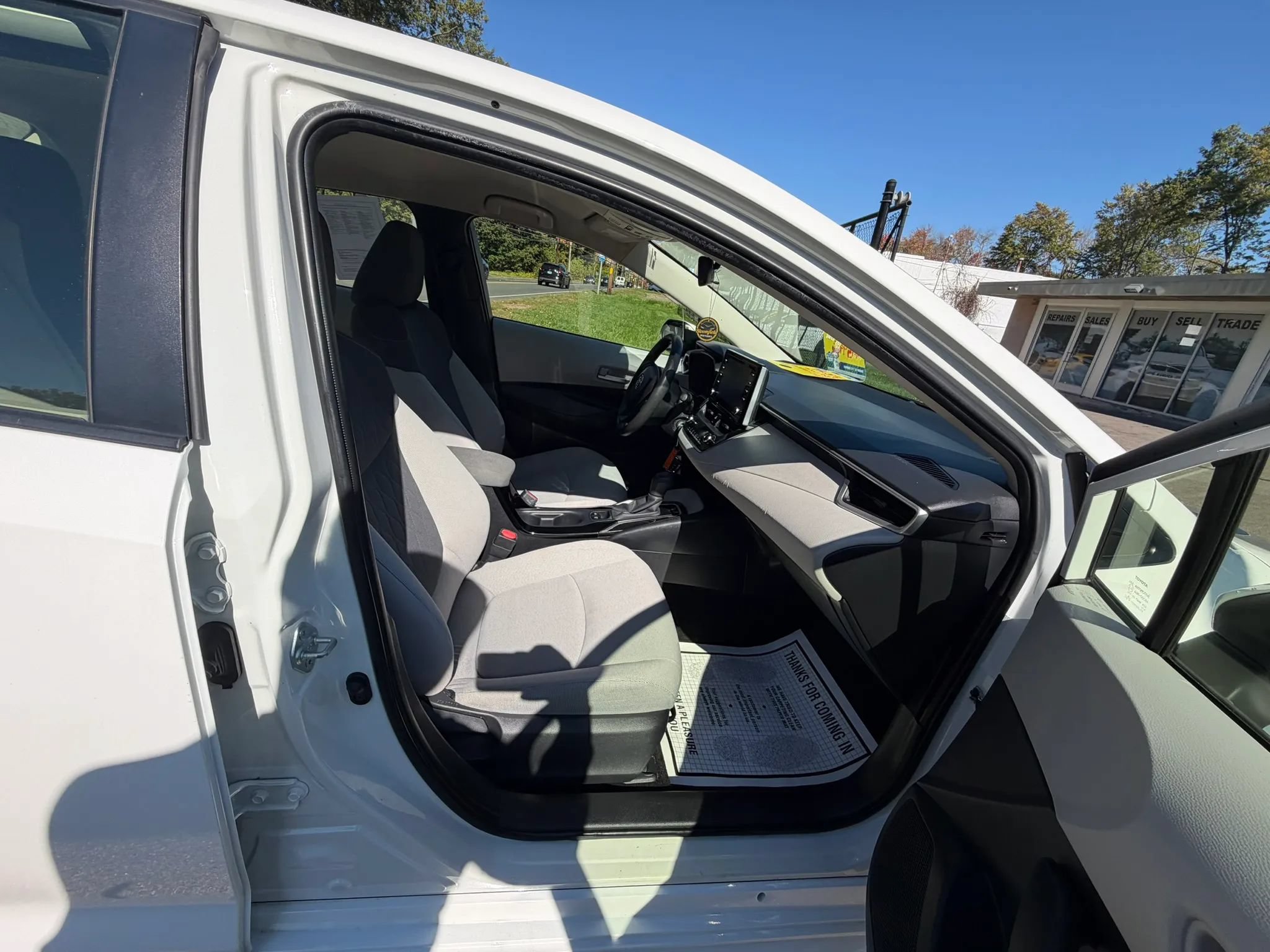 Used 2021 Toyota Corolla LE FWD image 13