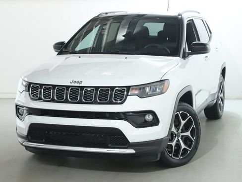 Used 2025 Jeep Compass Limited AWD/4WD image 3