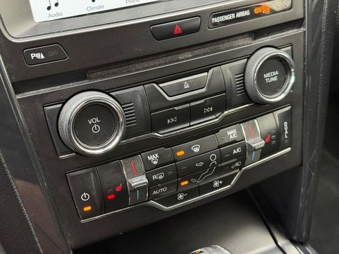 Used 2018 Ford Explorer XLT w/ XLT Appearance Package image 20