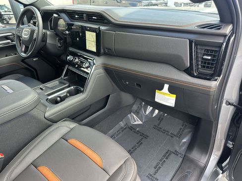 New 2026 GMC Sierra 2500 AT4 w/ AT4 Premium Plus Package AWD/4WD image 29