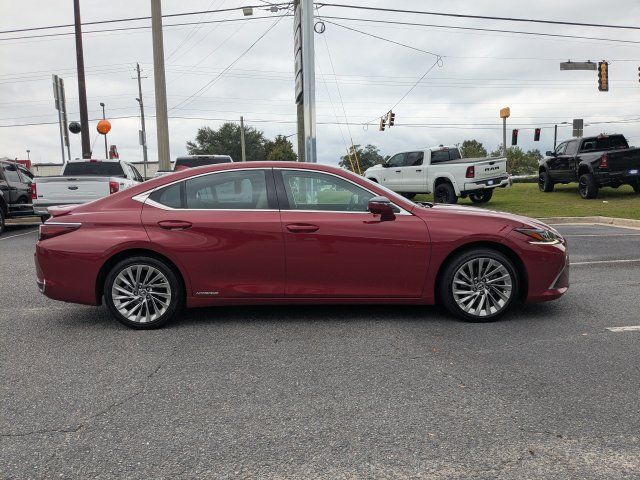 Used 2021 Lexus ES 300h Ultra Luxury w/ Accessory Package 2 FWD image 4