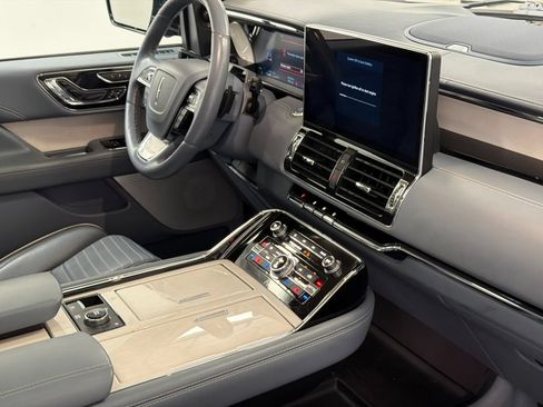Certified 2023 Lincoln Navigator Black Label AWD/4WD image 12