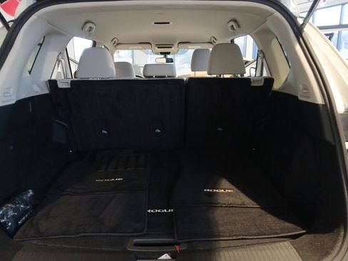 Used 2023 Nissan Rogue SV image 27