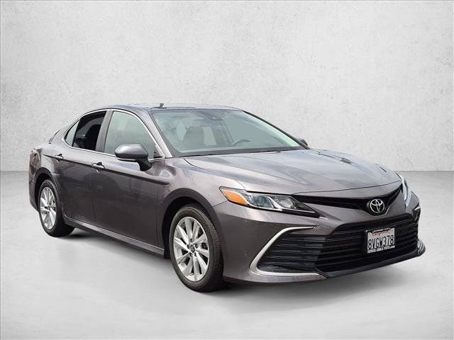 Used 2021 Toyota Camry LE w/ Convenience Package FWD image 3