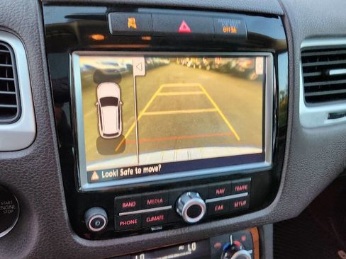 Used 2012 Volkswagen Touareg Executive image 51