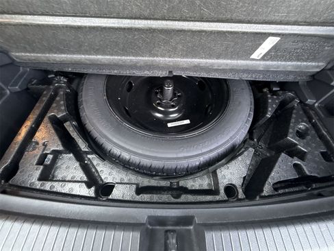 Used 2021 Volkswagen Tiguan SE w/ Panoramic Sunroof Package image 37