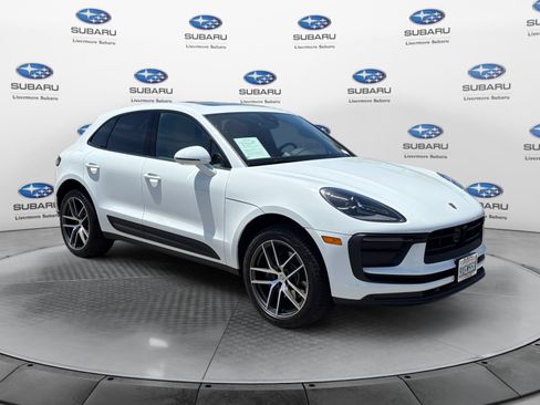Used 2026 Porsche Macan AWD/4WD image 7