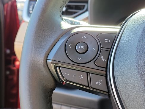 Used 2023 Toyota RAV4 XLE Premium image 28