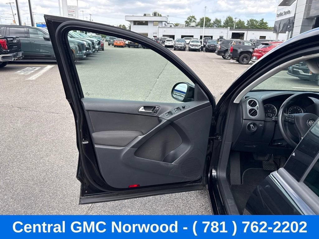 Used 2013 Volkswagen Tiguan S AWD/4WD image 14