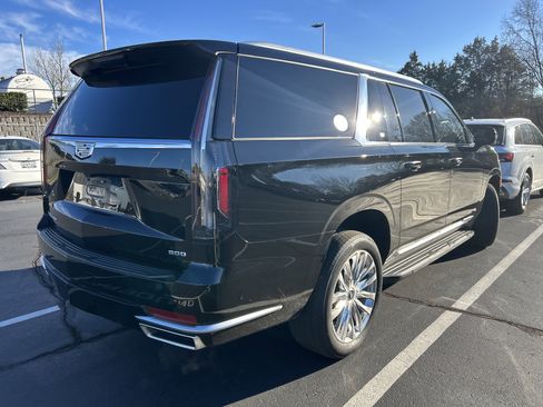 Used 2024 Cadillac Escalade ESV Premium Luxury image 8