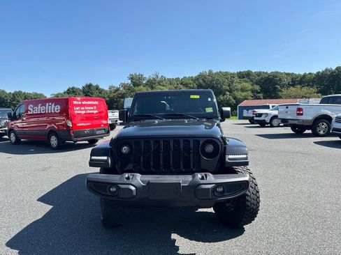 Used 2021 Jeep Gladiator Sport AWD/4WD image 2