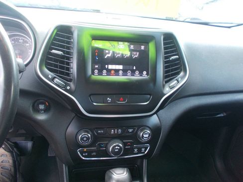 Used 2020 Jeep Cherokee Latitude Plus AWD/4WD image 15