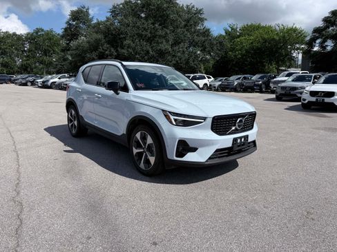 Certified 2026 Volvo XC40 B5 Plus AWD/4WD image 7