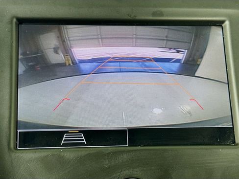 Used 2023 Chevrolet Equinox LT w/ Driver Convenience Package image 32