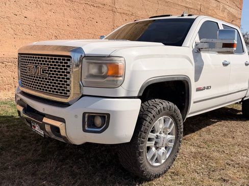 Used 2015 GMC Sierra 2500 SLT w/ Duramax Plus Package image 3