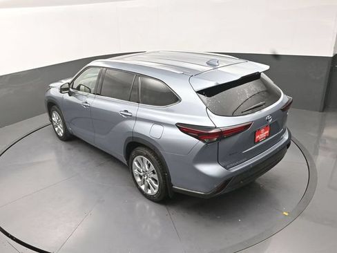 Used 2024 Toyota Highlander Limited AWD/4WD image 28