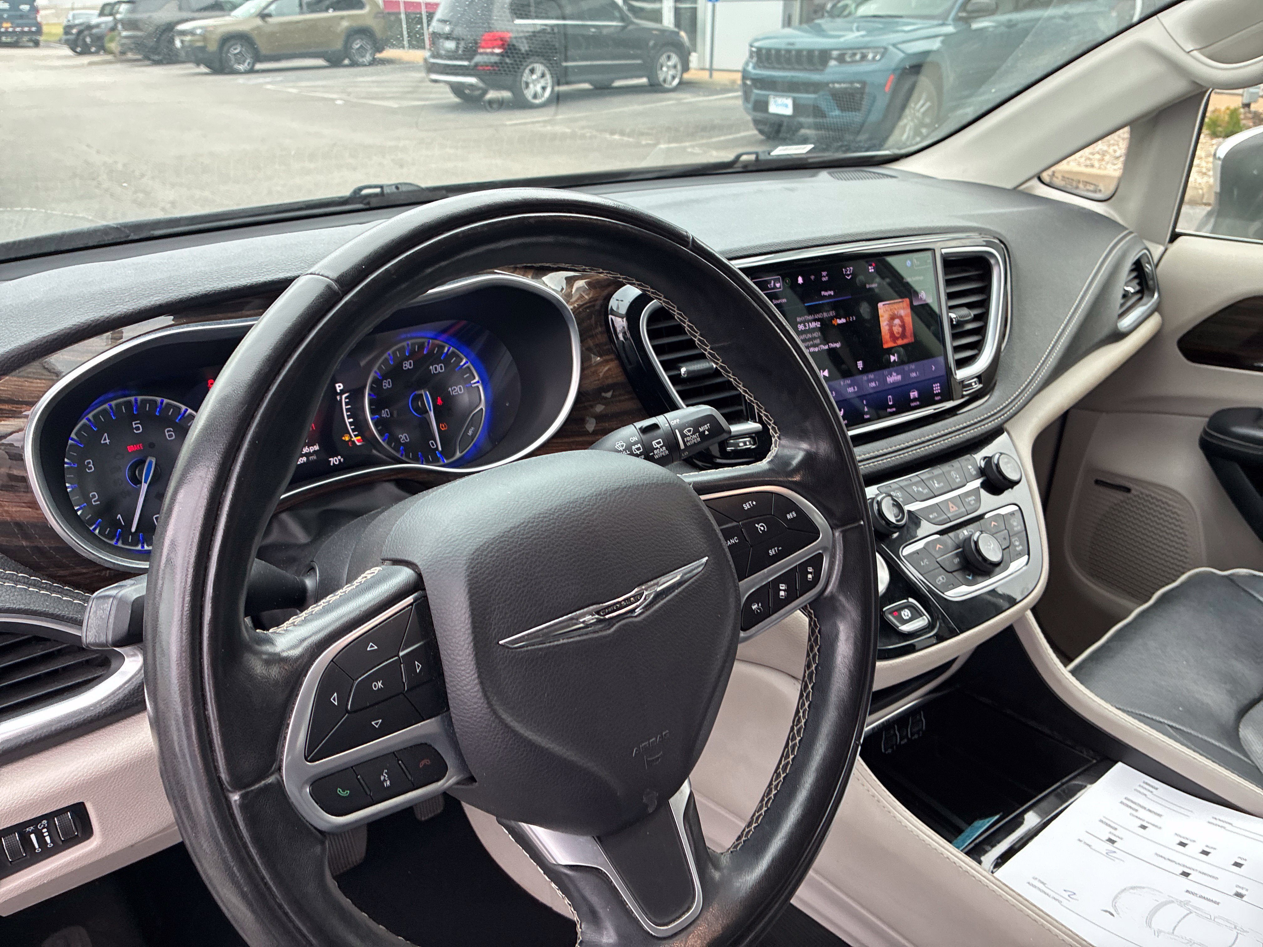 Used 2022 Chrysler Pacifica Limited FWD image 17