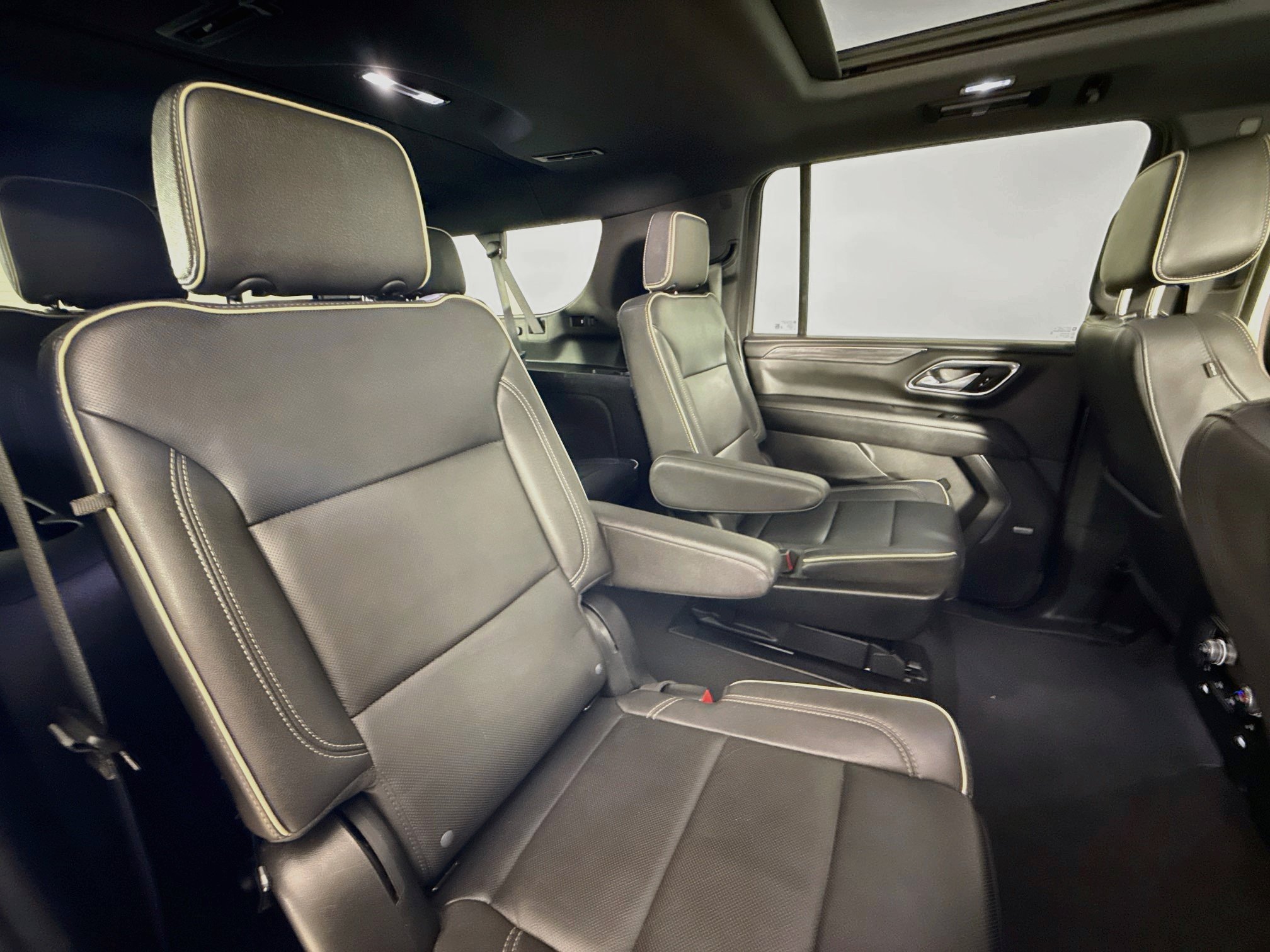 Used 2023 GMC Yukon XL SLT w/ SLT Premium Package AWD/4WD image 33