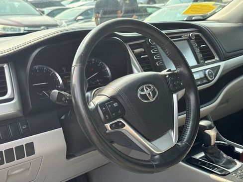 Used 2015 Toyota Highlander XLE image 29
