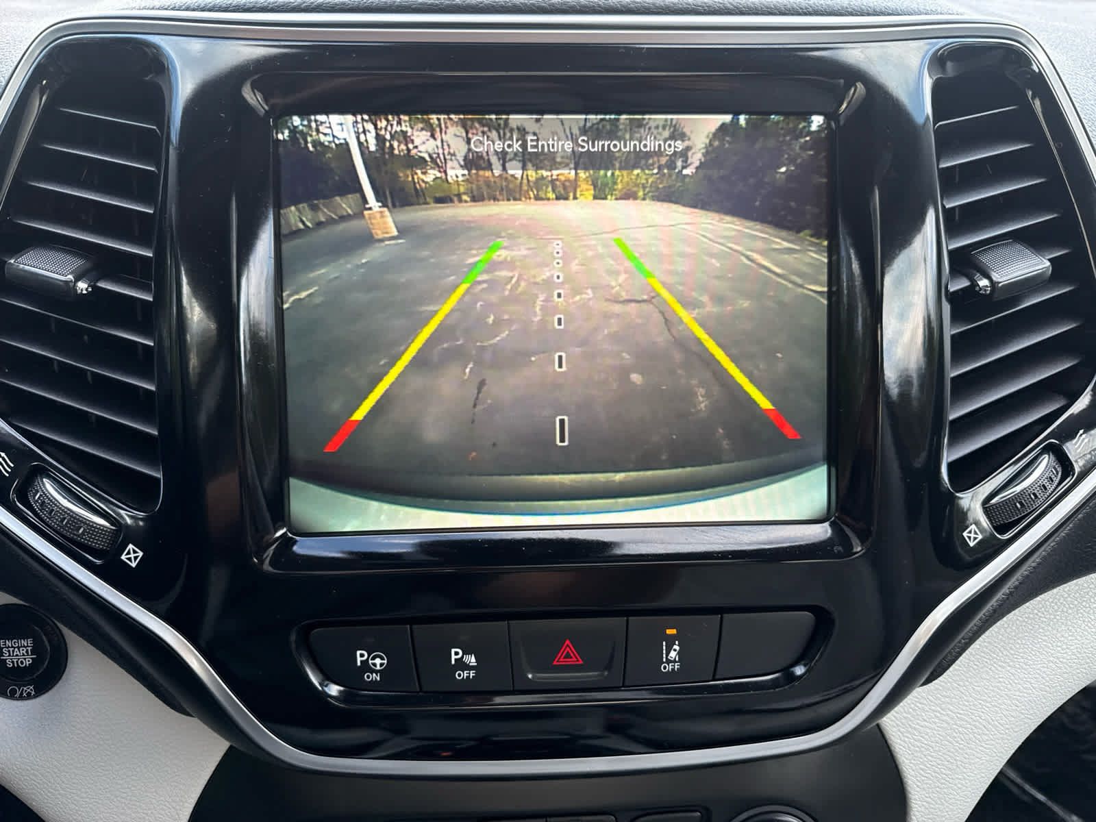 Used 2019 Jeep Cherokee Limited w/ Luxury Group AWD/4WD image 22