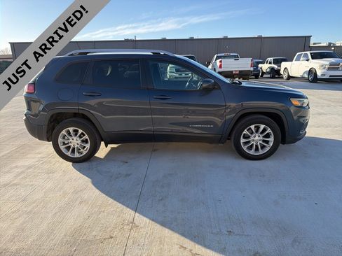 Used 2021 Jeep Cherokee Latitude image 4