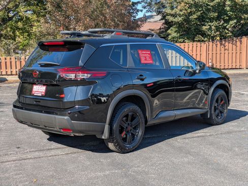 Certified 2025 Nissan Rogue SV image 5