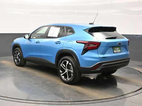 Used 2025 Chevrolet Trax RS w/ Driver Confidence Package image 4