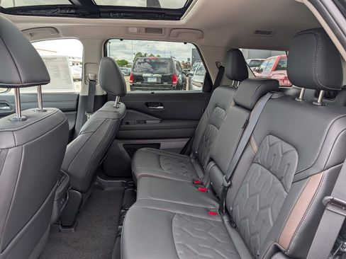 New 2026 Nissan Pathfinder Platinum w/ Cargo Package AWD/4WD image 7