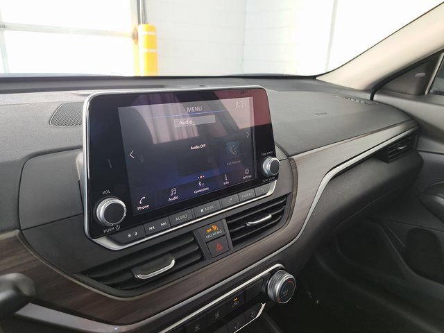 Used 2025 Nissan Altima 2.5 SV FWD image 10