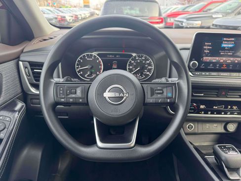 Used 2023 Nissan Rogue SV image 11