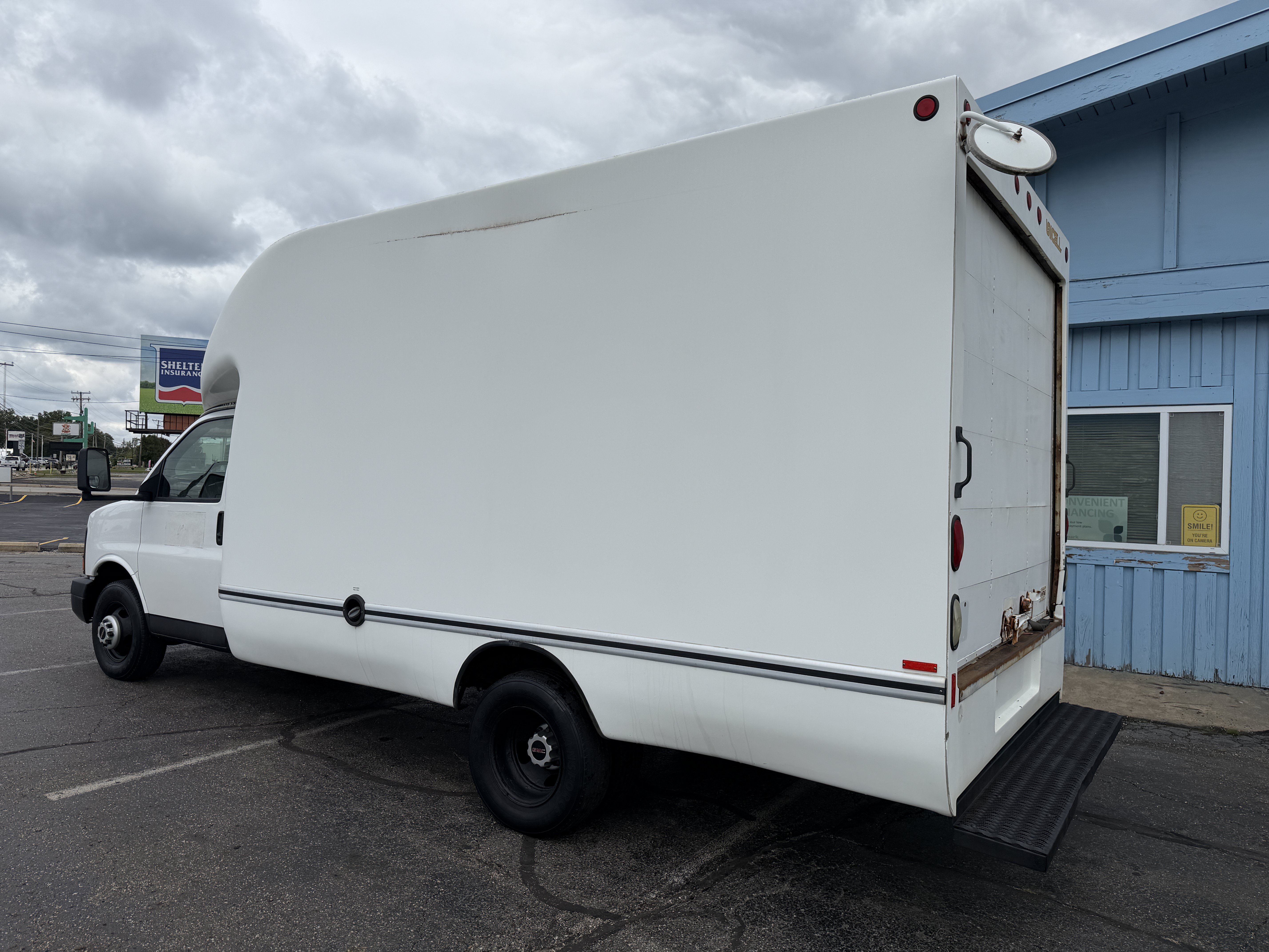 Used 2008 GMC Savana 3500 RWD image 3