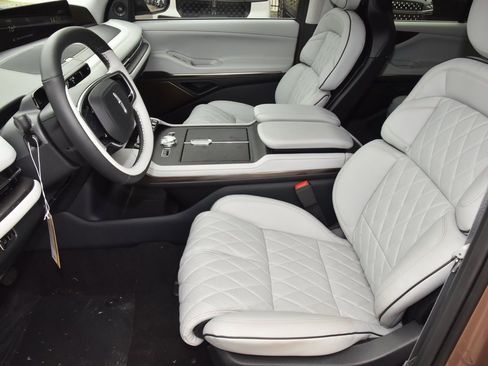 New 2026 Lincoln Navigator Black Label AWD/4WD image 13