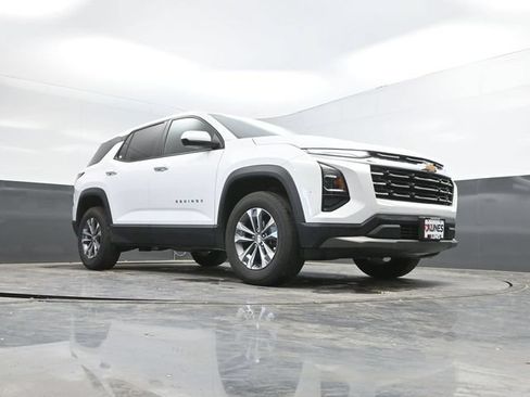 Used 2025 Chevrolet Equinox LT FWD image 44