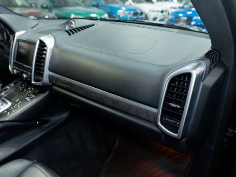 Used 2014 Porsche Cayenne GTS AWD/4WD image 31