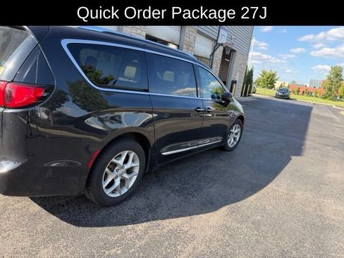 Used 2019 Chrysler Pacifica Touring-L Plus w/ Advanced Safetytec Group FWD image 5