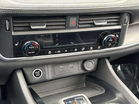 Used 2023 Nissan Rogue SV w/ SV Premium Package image 21